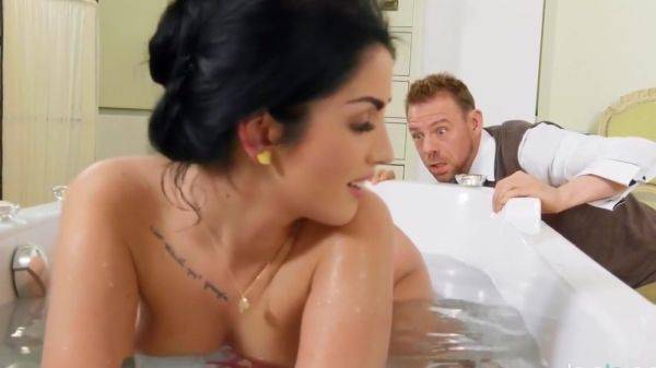 Loren Minardi And Erik Everhard In The Man Saw The Masturbation Of A Neighbor In The Bathroom And Wanted - txxx.com on systemporn.com