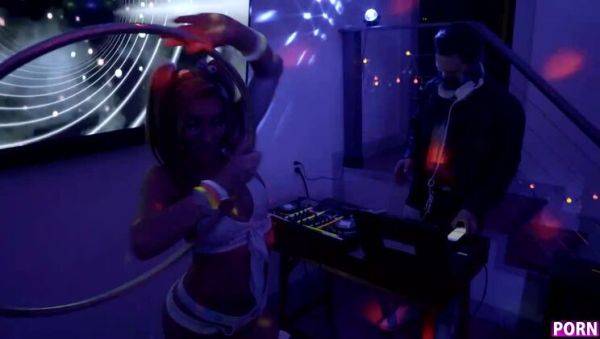 Raver Girlfriends - S12:E10 - porntry.com on systemporn.com