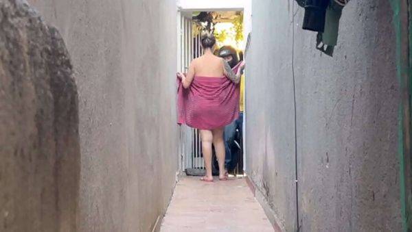 Hot Blonde Sucks Delivery Guy's Dick After Calling Him Inside - xxxfiles.com - Brazil on systemporn.com