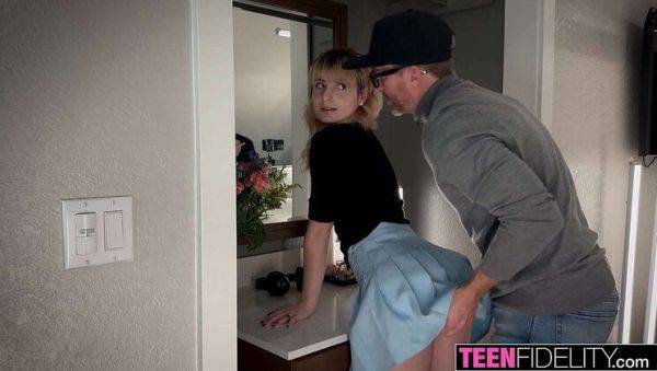 Skinny Teen Blonde Evie Christian Gets Hardcore Blowjob - veryfreeporn.com on systemporn.com