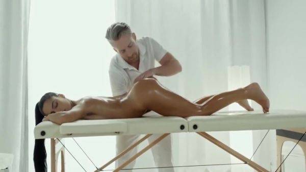 Massage chick With Apolonia Lapiedra - txxx.com on systemporn.com