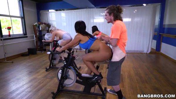 Rose Monroe gets steamy in the gym with a hard cock - sexu.com on systemporn.com