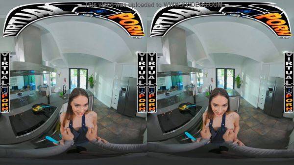 Sera Ryder gets breakfast from a virtual POV dick in VR! - sexu.com on systemporn.com