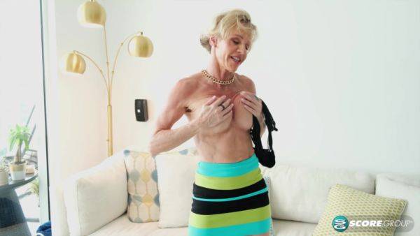 A Swinging 56-Year-Old Makes Herself Cum - hotmovs.com on systemporn.com