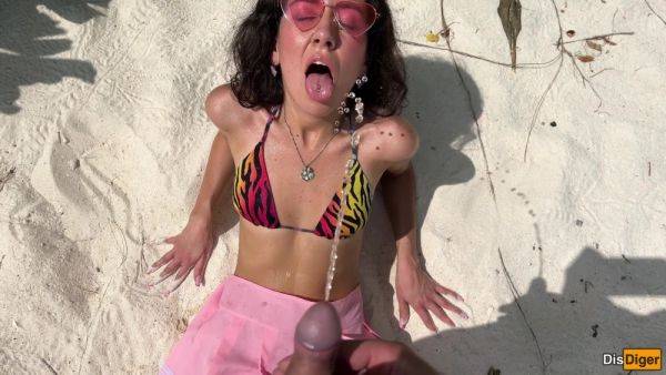 Katty Pees Powerfully On The Beach And I Give Her Golden Shower On Her Face - videomanysex.com on systemporn.com