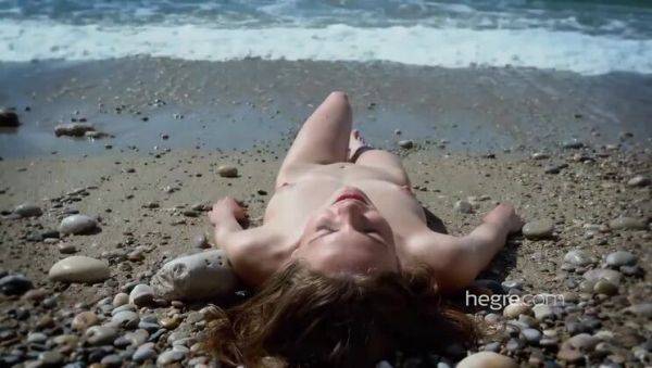 Cindy at the Nude Beach Alone - veryfreeporn.com on systemporn.com