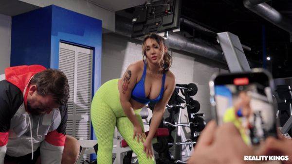 Thick MILF gets laid by the gym and tries to swallow - xbabe.com on systemporn.com
