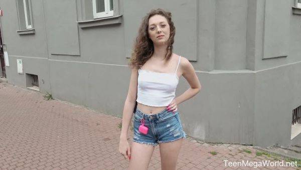 Cameraman gives hottie a sex lesson - porntry.com on systemporn.com