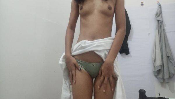 Sri Lankan Teen 18+ Sexy Pretty Girl Shows Her Tight Pussy Closeup & She Likes To Cum Inside Her Pussy - desi-porntube.com - India - Sri Lanka on systemporn.com