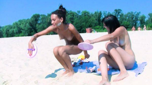 Hot nudist teen filmed by voyeur - drtuber.com on systemporn.com