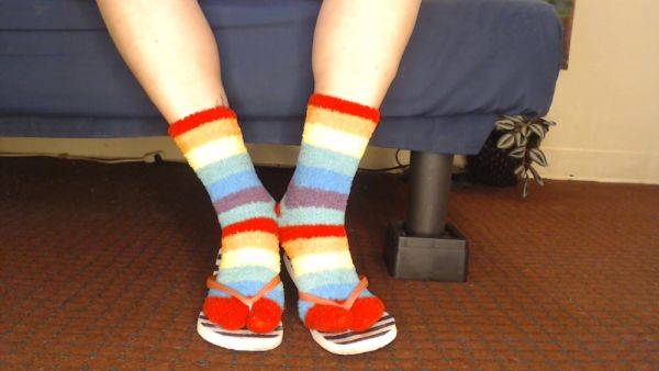 Fluffy Fuzzy Socks Flip Flops Shoeplay - hclips.com on systemporn.com