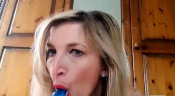 Blue toy strip and play - drtuber.com on systemporn.com
