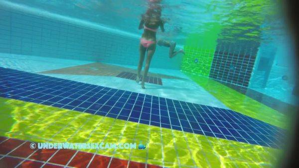 These Two Arab Beauties Are Practicing Swimming - hclips.com on systemporn.com