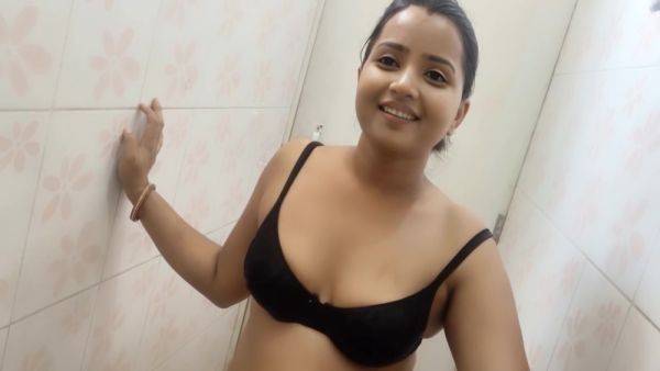 Bhabhi Bathroom Fakking - desi-porntube.com - India on systemporn.com