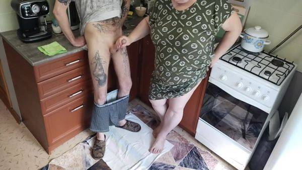 A Fat Woman Jerks Off My Dick In The Kitchen And I Cum Powerfully - upornia.com - Russia on systemporn.com