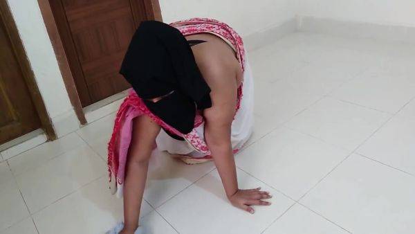 Neighbor Fucks Punjabi Hot Aunty While She Cleaning The House - Desi Sex - hotmovs.com on systemporn.com