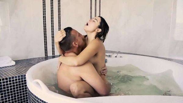 High-End Underwater Blowjob & Anal Sex Video: Alice & Mike's Intimate Encounter - veryfreeporn.com on systemporn.com