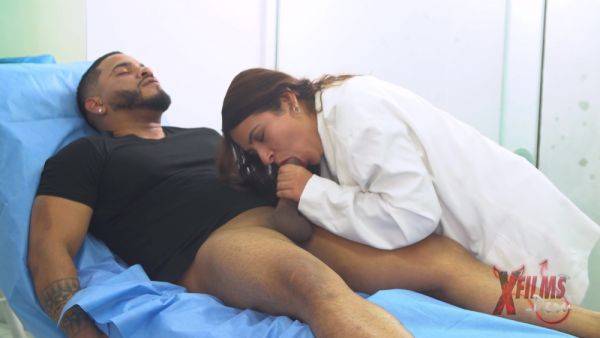 Doctora Peruana Ninfomana Folla A Paciente Porque Lo Ve Musculoso Y Dotado - upornia.com on systemporn.com