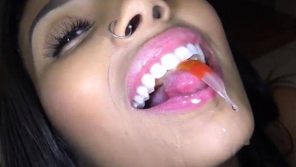 Hungry woman devours goldfish at dawn - Vore Fish - drtuber.com on systemporn.com
