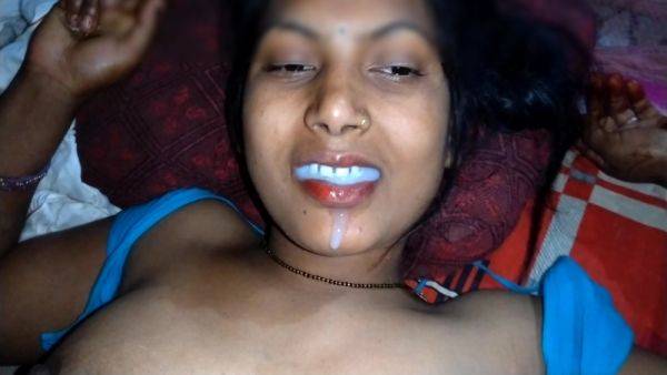 Desi Bhabhi Mouth Fisting Mouth In Hand - desi-porntube.com - India on systemporn.com