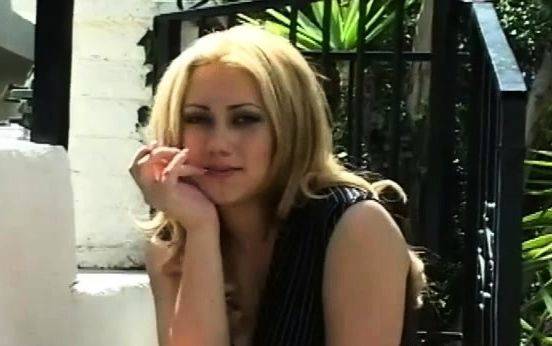 Maid who likes showing her extremely lovebox - drtuber.com on systemporn.com