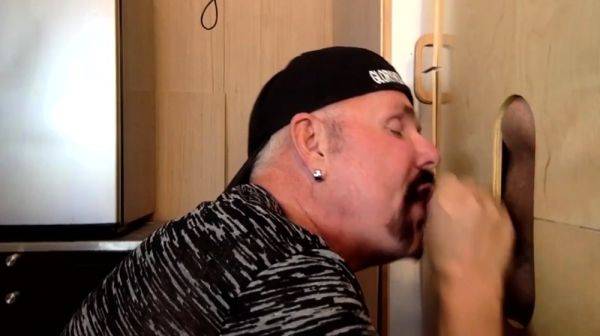 Cock greedy DILF sucks gloryhole penis - drtuber.com on systemporn.com