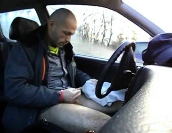 Wanking in the Car - drtuber.com on systemporn.com