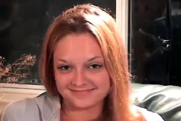 Destaine smoking (the blonde) - drtuber.com on systemporn.com