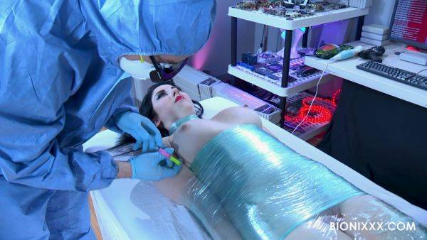 Brunette Android pussy gets laid with the mad scientists - hellporno.com on systemporn.com
