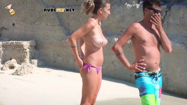 Nude Beach Girl Filmed By A Completely Naked On The Beach - hclips.com on systemporn.com