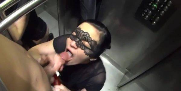 Il m éjacule au visage dans l ascenseur - txxx.com - France on systemporn.com