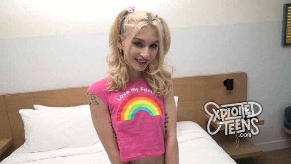 Witness this petite 18-year-old blonde as she gives head and eats ass (POV) - veryfreeporn.com on systemporn.com