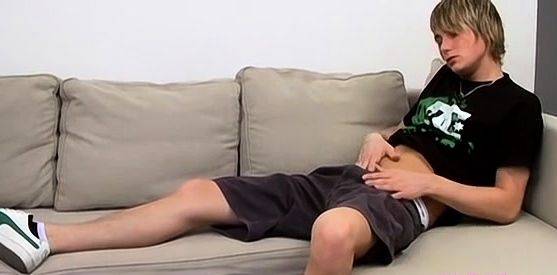 Chap shows off his large knob in a smashing nude fetish solo - drtuber.com on systemporn.com