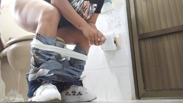 Clinic Patient Caught By Many Cameras Pissing - videohdzog.com - Colombia on systemporn.com