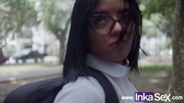 Big ass 18 year old schoolgirl gets caught by stranger - hotmovs.com - Peru - Colombia on systemporn.com