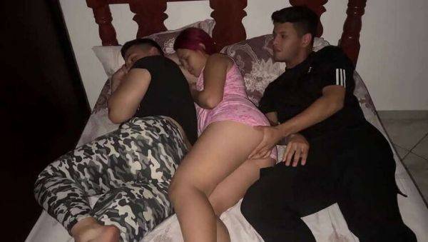 I don't enjoy sharing a bed with my girlfriend's best friend, as I suspect he's banging her next to me (Cuckold Style) - veryfreeporn.com on systemporn.com