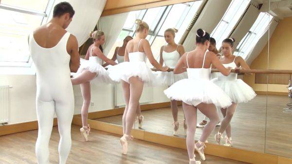 Russian ballerinas share cock on the dance floor - xbabe.com - Russia on systemporn.com