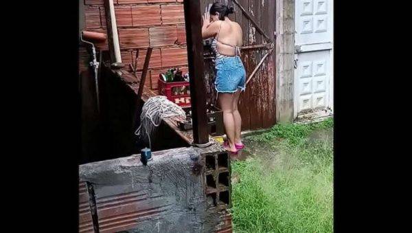 Neighbor Seeks Shelter from Rain, Offers Blowjob in Return - veryfreeporn.com on systemporn.com