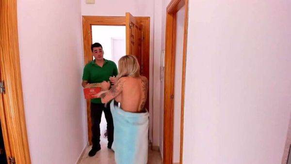 Raquel, the Blonde MILF, Serviced Delivery Guy's Big Cock After Dropping Towel - porntry.com on systemporn.com