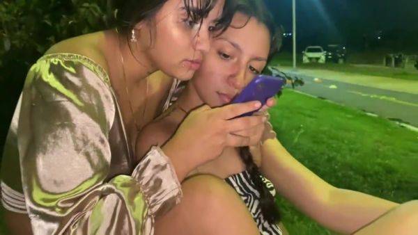 Liseth Iris And Lizeth Elianny - Salgo A Buscar A Alguien Para Fol R Porque Estoy Cachonda Y Follo Con La Hermanastra Pequena De Mi Amiga 5 Min - desi-porntube.com - India on systemporn.com