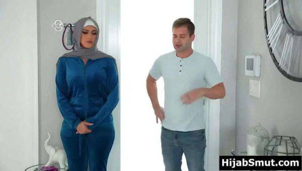 Innocent Muslim Girl Experiences Her First Time With Neighbor - veryfreeporn.com on systemporn.com