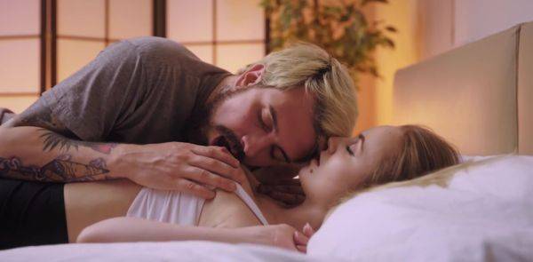 Beautiful girl Sia Siberia habd her lover spending their morning in bed - inxxx.com on systemporn.com