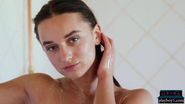 Ukrainian Yana And Gloria Are Smokin Steamy With Penelope Y Sophia - videohdzog.com - Russia - Ukraine on systemporn.com