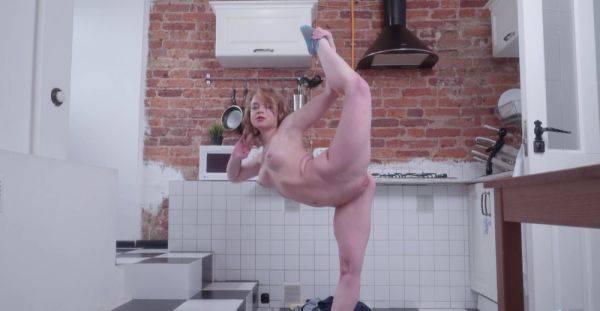 Blonde undulates her forms in sensual homemade solo kinks - alphaporno.com on systemporn.com