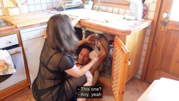 Amateur White Girl Verashia Gets Dirty with Plumber in Hot Interracial Roleplay - veryfreeporn.com on systemporn.com