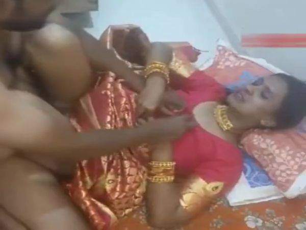 Hindi Sex - Indian Desi Girl In Room / Lesbian Indian Girlfriend - desi-porntube.com - India on systemporn.com