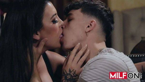 Busty MILF Elizabeth Skylar seduces Parker Ambrose for hardcore fucking with her big tits and wet pussy - porntry.com on systemporn.com