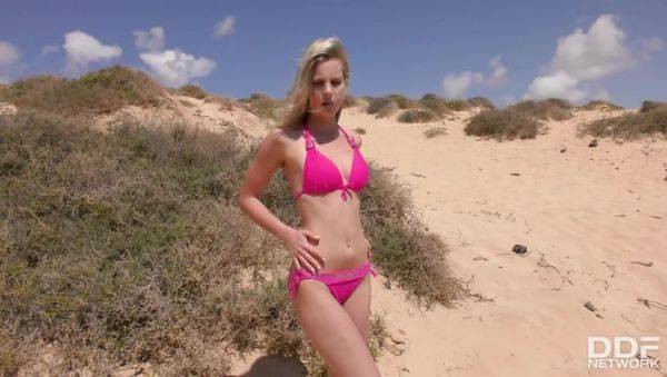 Rubbing Herself Raw - veryfreeporn.com - Czech Republic on systemporn.com