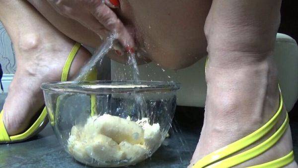 AnnaBUST Extreme Pissing & Banana Fetish - Amateur MILF Golden Shower & Food Play - xxxfiles.com on systemporn.com