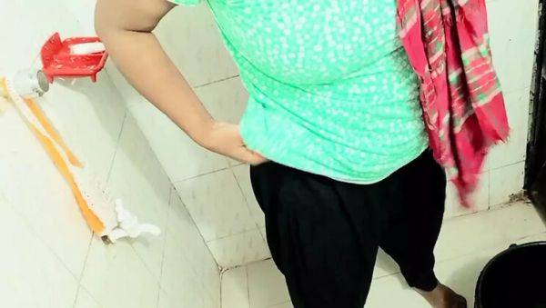 Step Cousin Fucks Step Brother Loudly In Bathroom - Indian 18 Year Old Bhabhi Moaning - veryfreeporn.com - India on systemporn.com